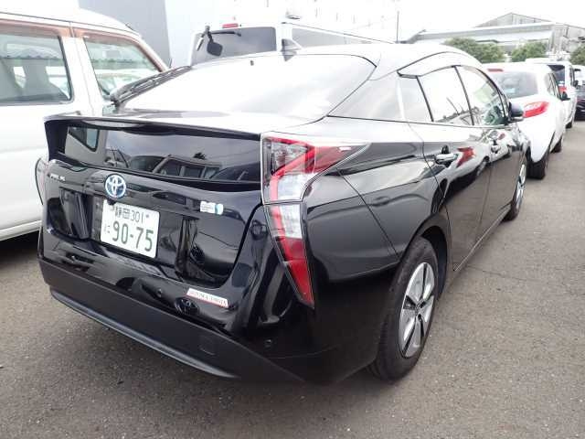 TOYOTA PRIUS 2018