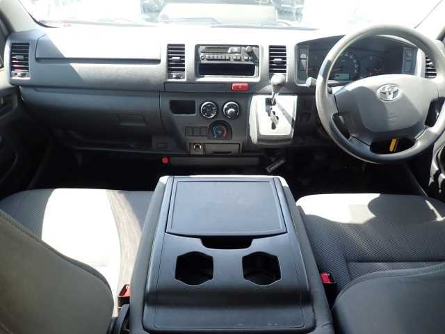 TOYOTA HIACE VAN 2015