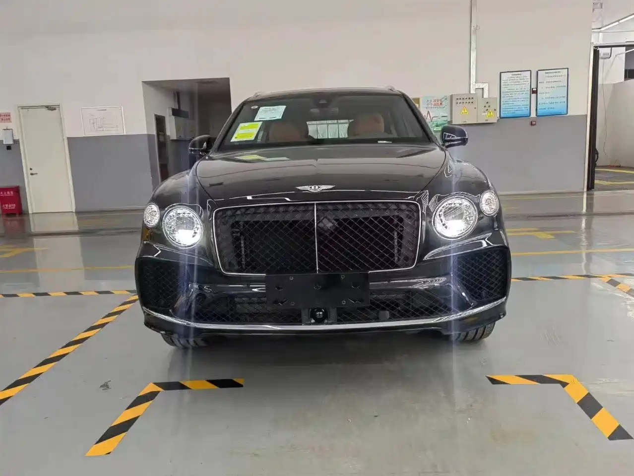 BENTLEY BENTAYGA 2025