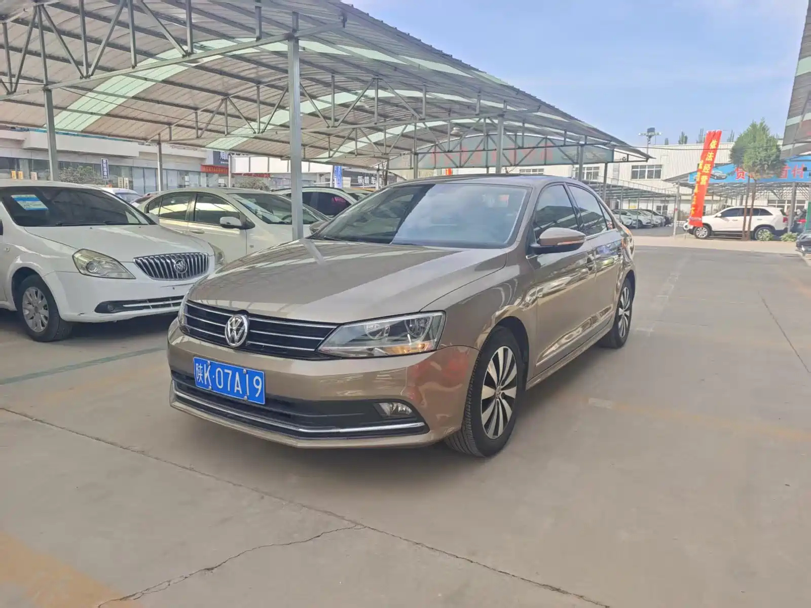 VOLKSWAGEN SAGITAR 2017