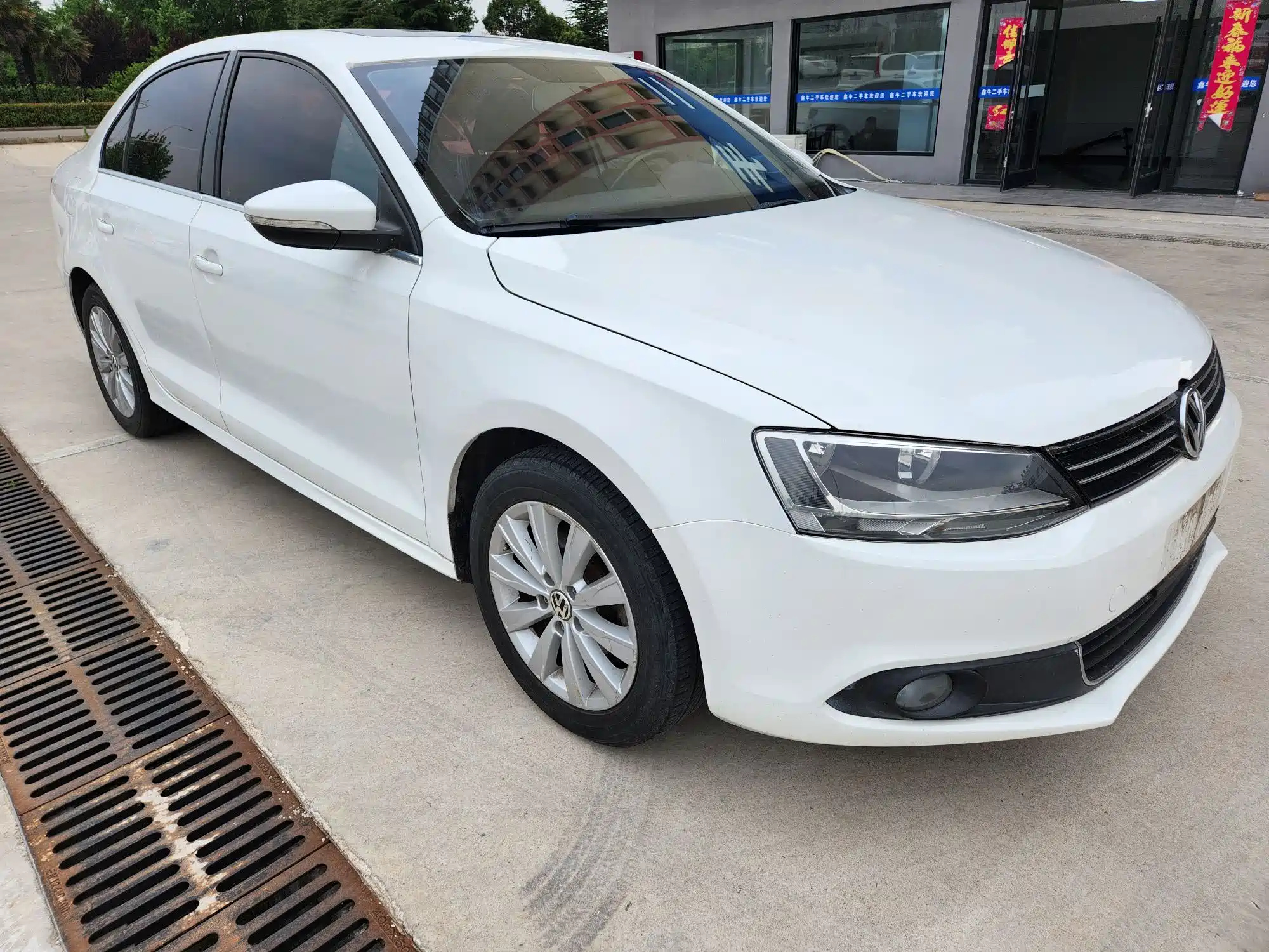VOLKSWAGEN SAGITAR 2015