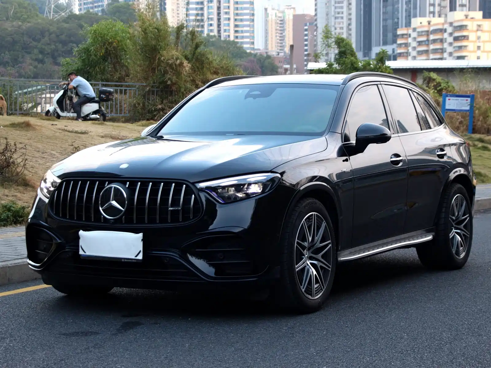 MERCEDES-BENZ GLC AMG 2025