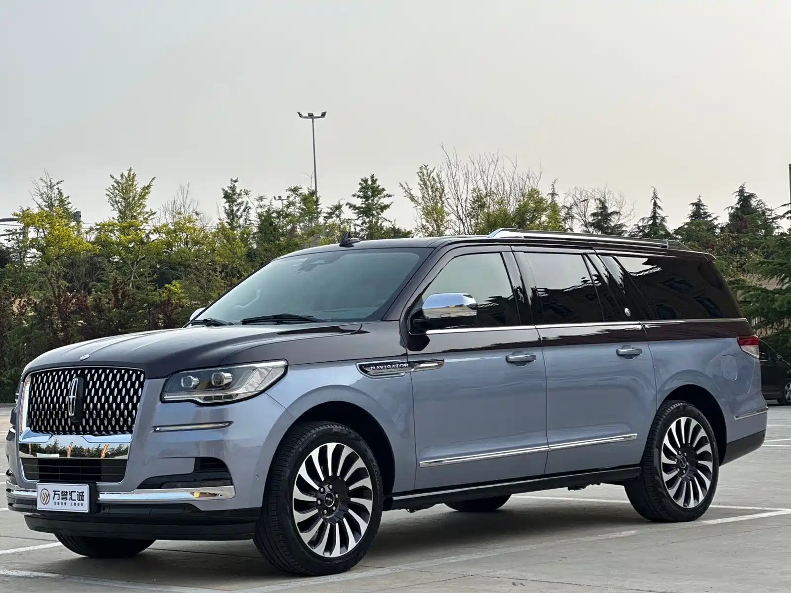 LINCOLN NAVIGATOR 2023