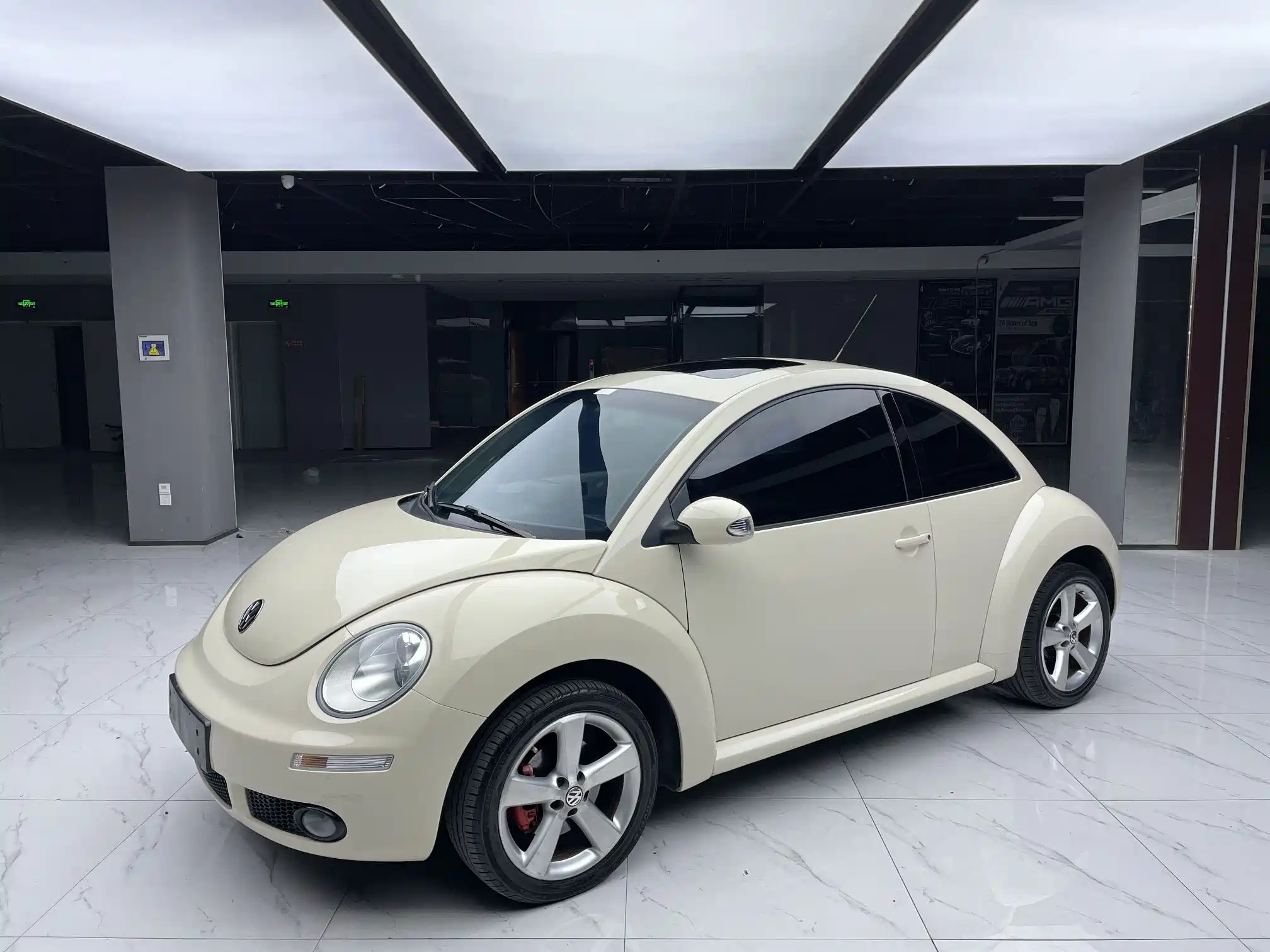 VOLKSWAGEN BEETLE 2011