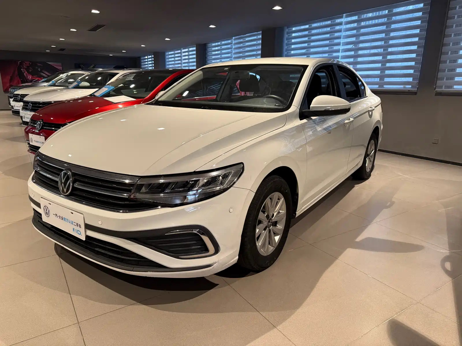 VOLKSWAGEN BORA 2023