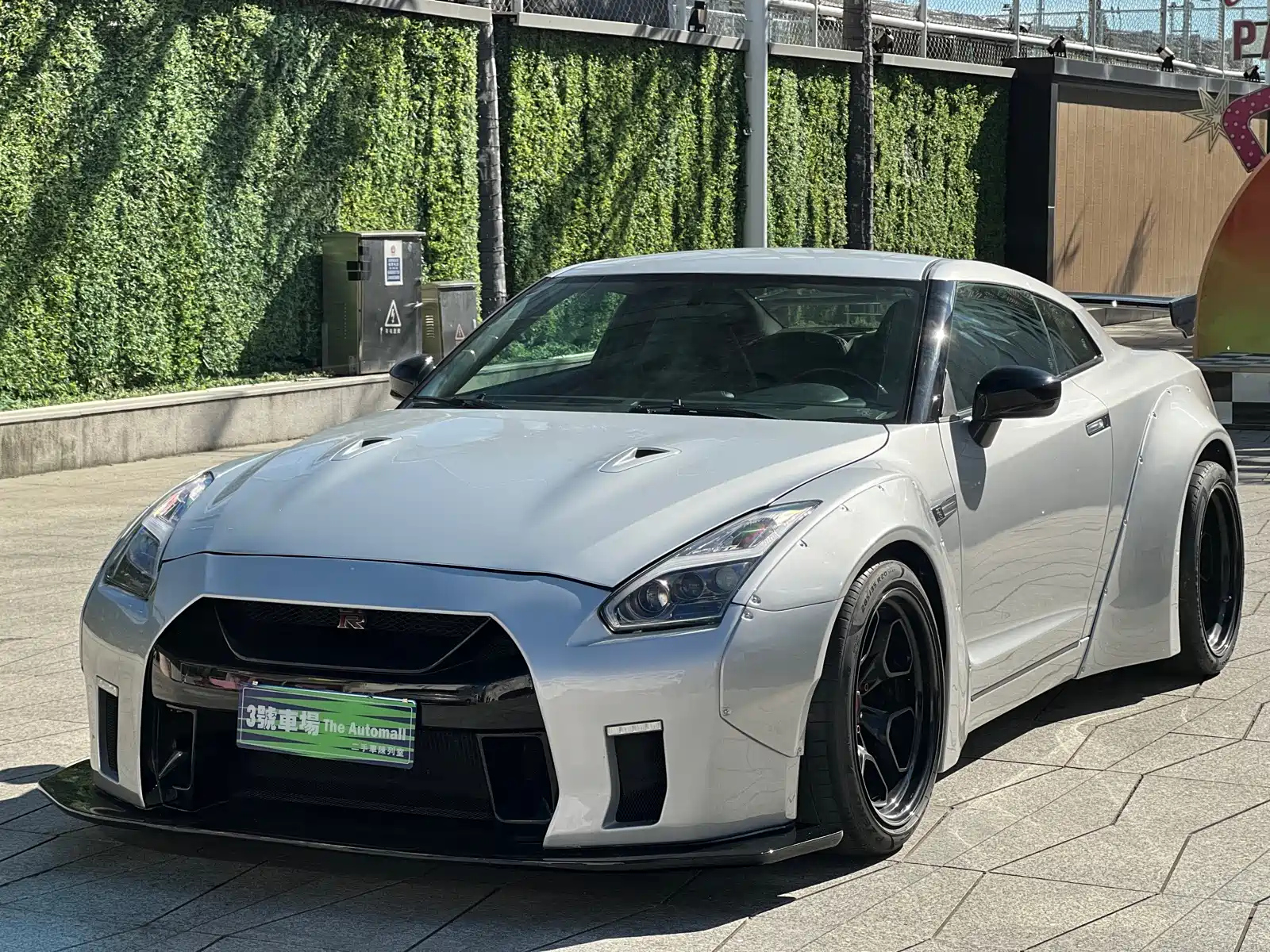 NISSAN GT-R 2011