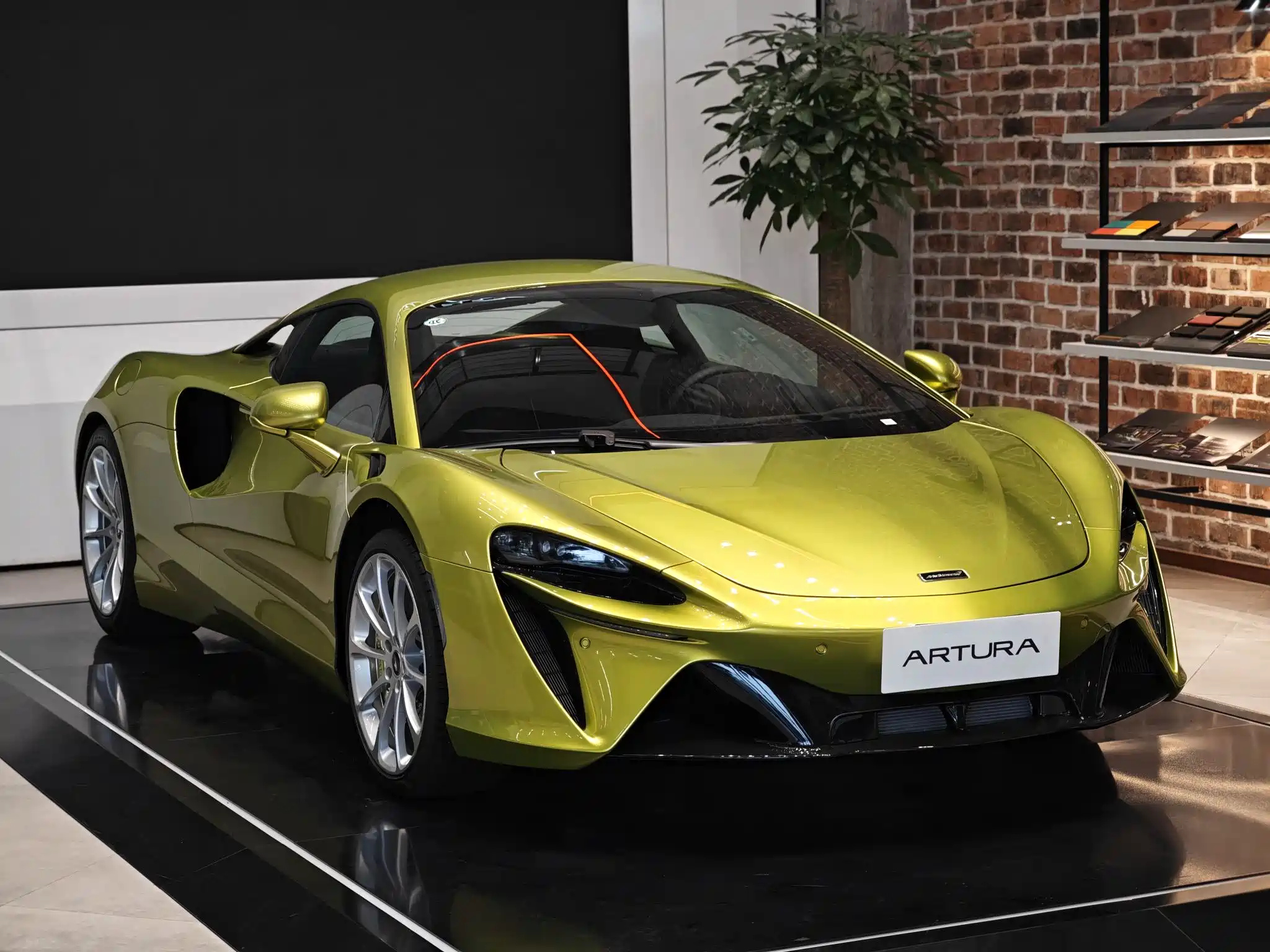 MCLAREN ARTURA 0
