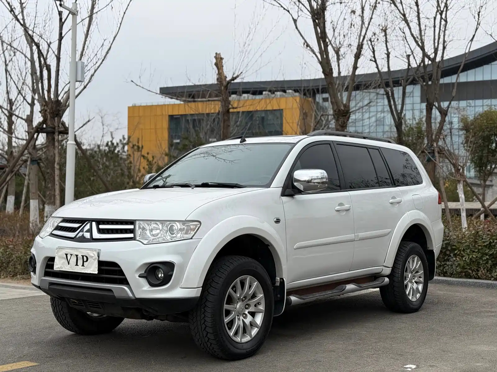 MITSUBISHI PAJERO SPORT 2015