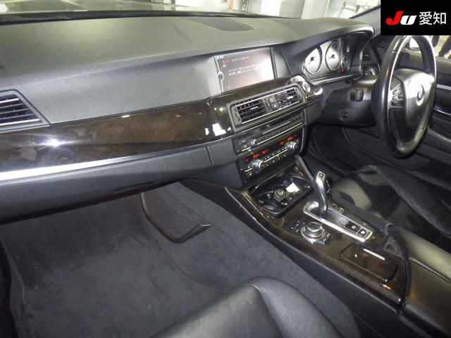 BMW 5 SERIES 2011