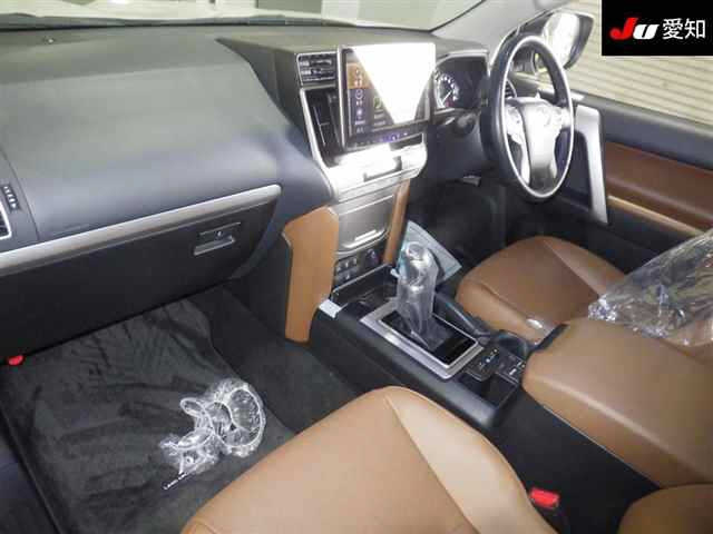 TOYOTA LAND CRUISER PRADO 2021
