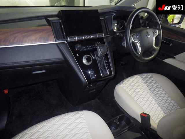 MITSUBISHI DELICA D5 2022