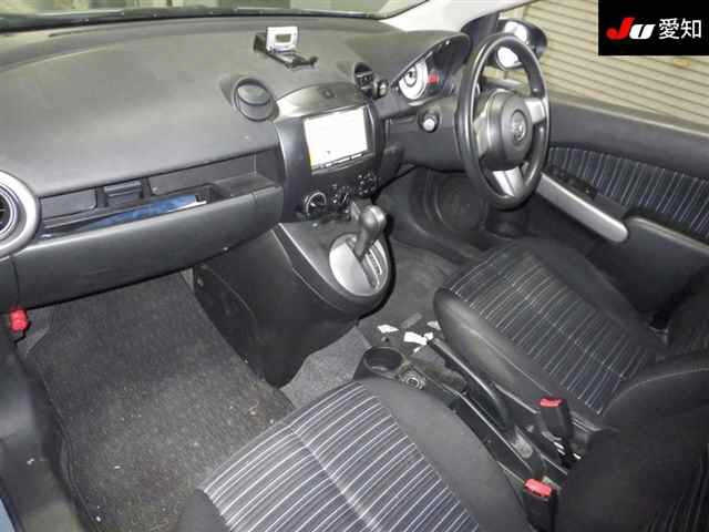 MAZDA DEMIO 2010