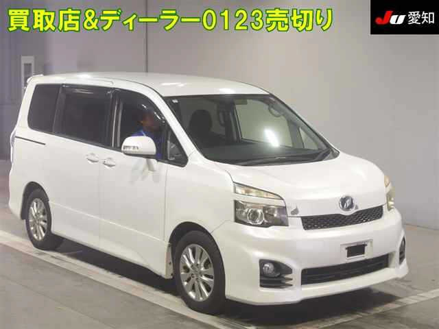 TOYOTA VOXY 2010