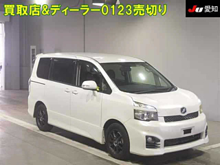 TOYOTA VOXY 2010