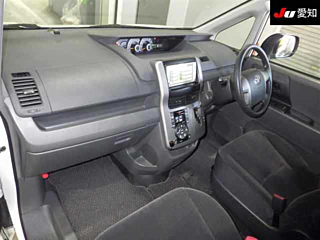 TOYOTA VOXY 2008
