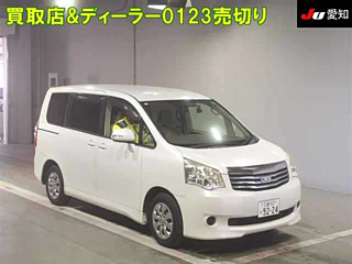 TOYOTA NOAH 2012