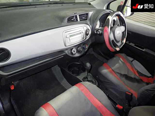TOYOTA VITZ 2011