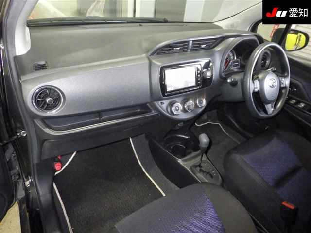 TOYOTA VITZ 2016