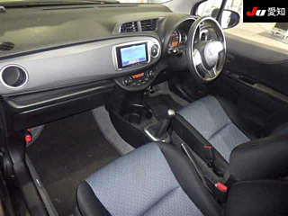 TOYOTA VITZ 2011