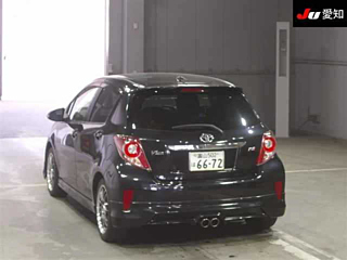 TOYOTA VITZ 2011