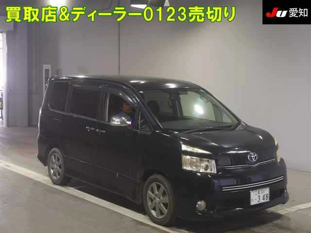 TOYOTA VOXY 2009