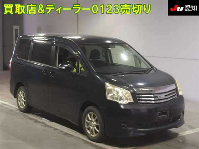 TOYOTA NOAH 2012