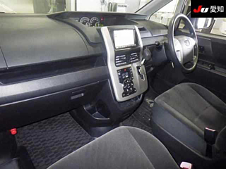 TOYOTA NOAH 2012