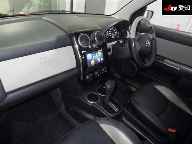MAZDA VERISA 2010