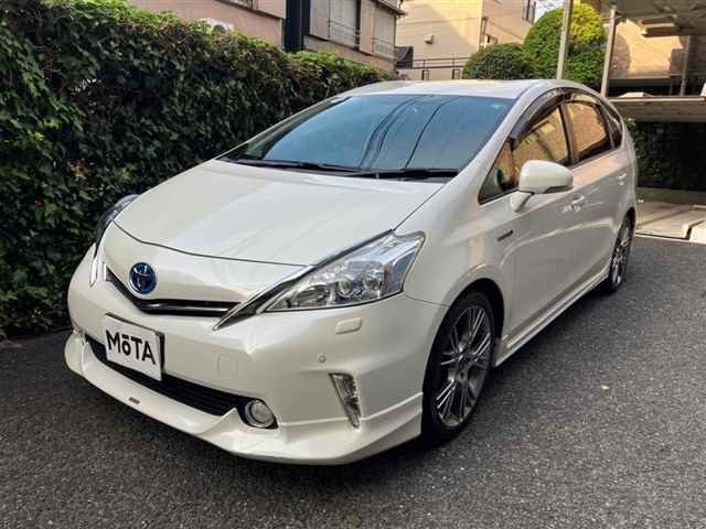 TOYOTA PRIUS ALPHA 2013