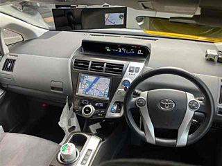 TOYOTA PRIUS ALPHA 2013