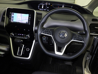 NISSAN SERENA 2018