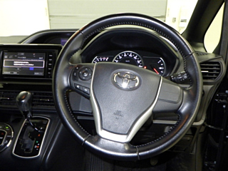 TOYOTA VOXY 2015