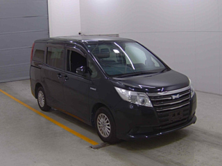 TOYOTA NOAH 2014