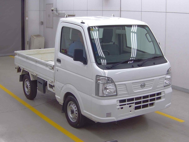 NISSAN CLIPPER TRUCK 2015