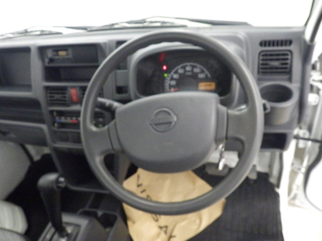 NISSAN CLIPPER TRUCK 2015