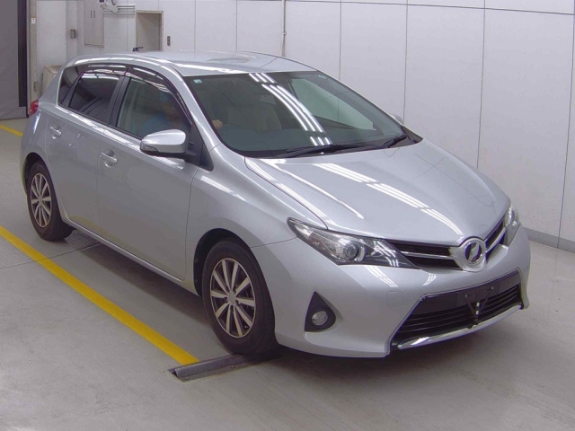 TOYOTA AURIS 2012