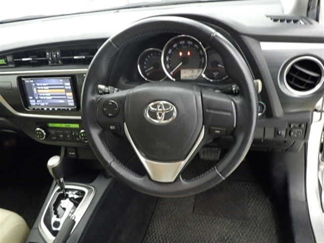 TOYOTA AURIS 2012