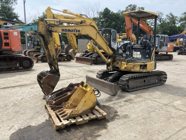 KOMATSU PC30MR-3 2015