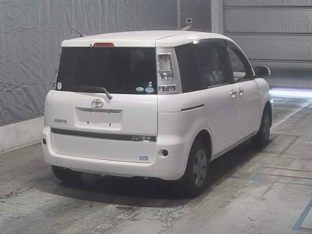 TOYOTA SIENTA 2014