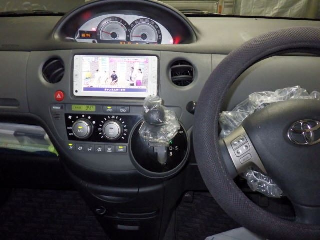TOYOTA SIENTA 2014