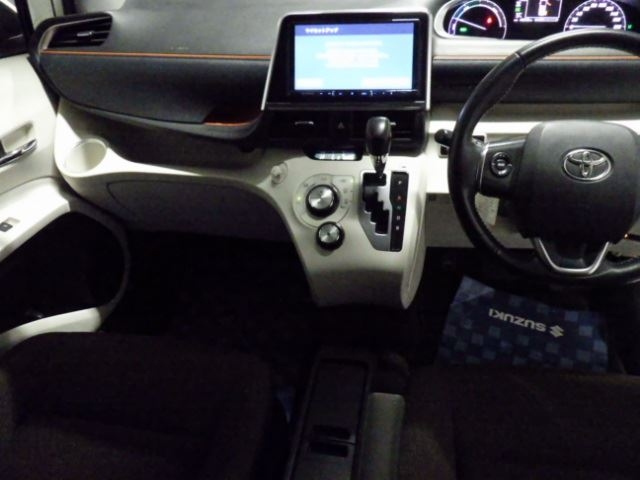 TOYOTA SIENTA 2017
