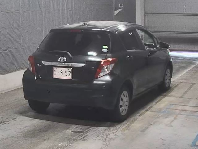 TOYOTA VITZ 2012