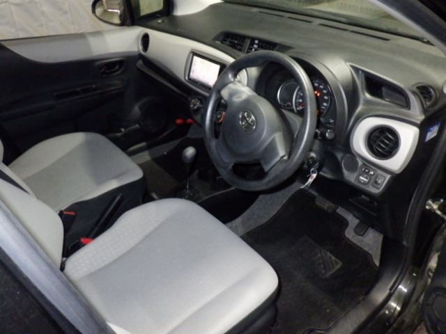 TOYOTA VITZ 2012