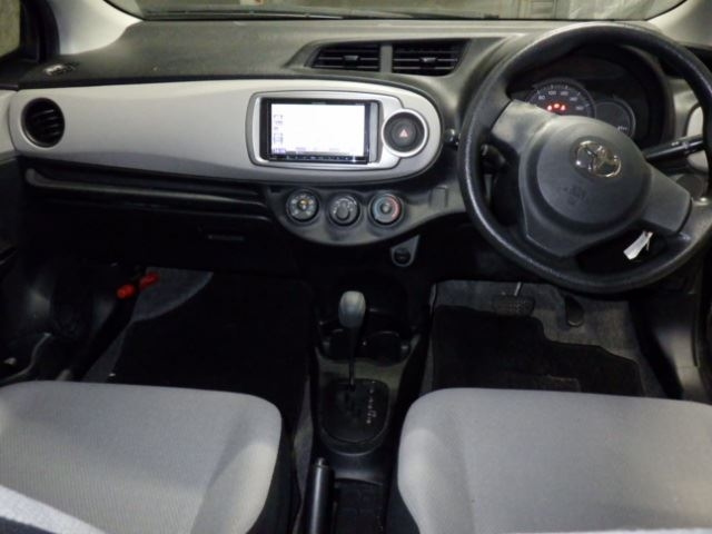 TOYOTA VITZ 2012