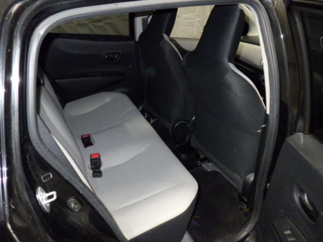 TOYOTA VITZ 2012
