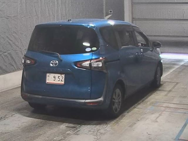 TOYOTA SIENTA 2016