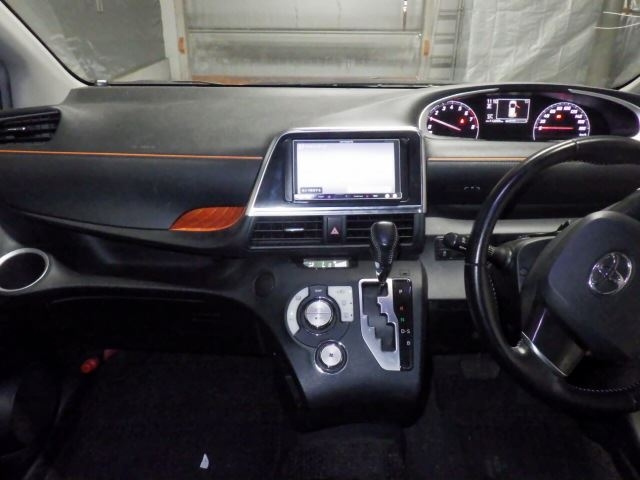 TOYOTA SIENTA 2016
