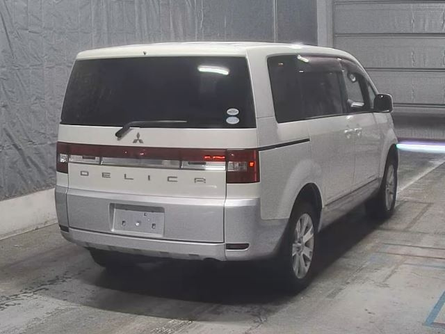MITSUBISHI DELICA D5 2011