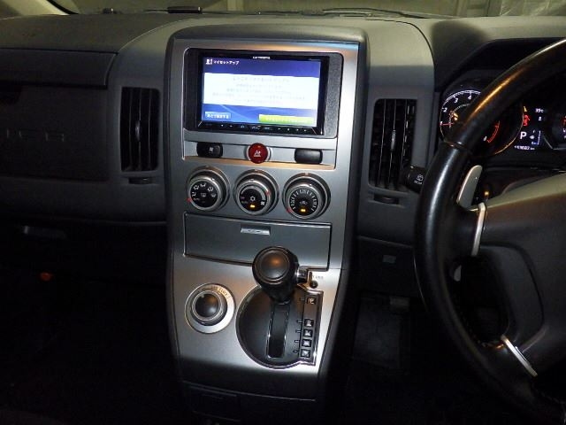 MITSUBISHI DELICA D5 2011