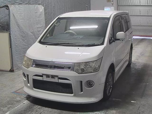 MITSUBISHI DELICA D5 2008